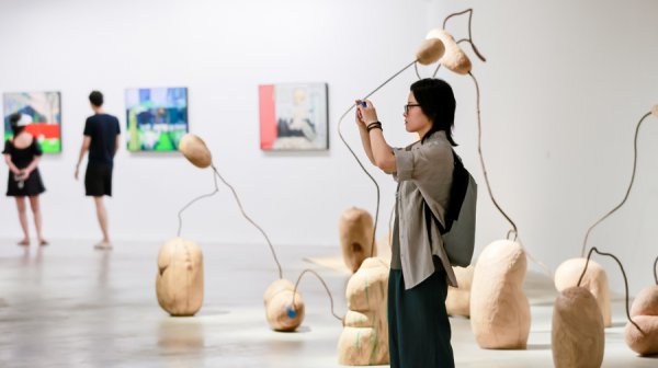 让更多好作品被更多东谈主看见，第三届现代雕刻 • 油画后生推介伸开幕